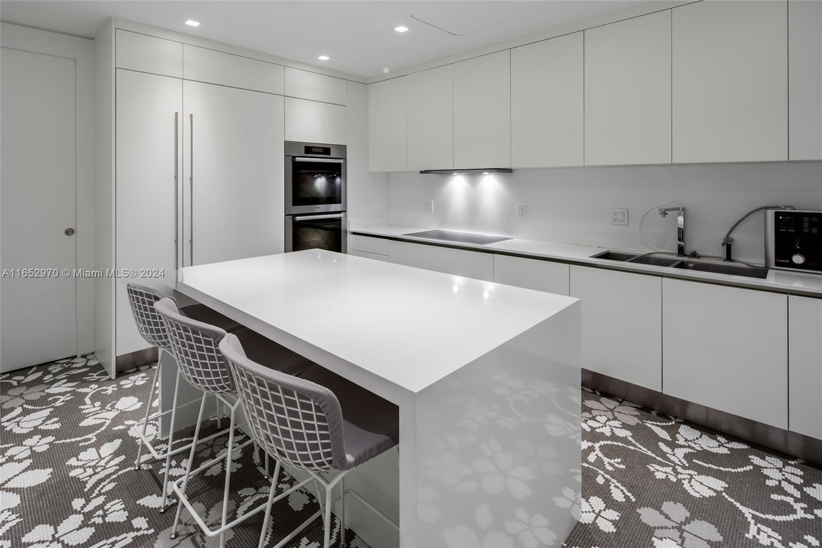 360 Ocean Dr Unit: LPH2S