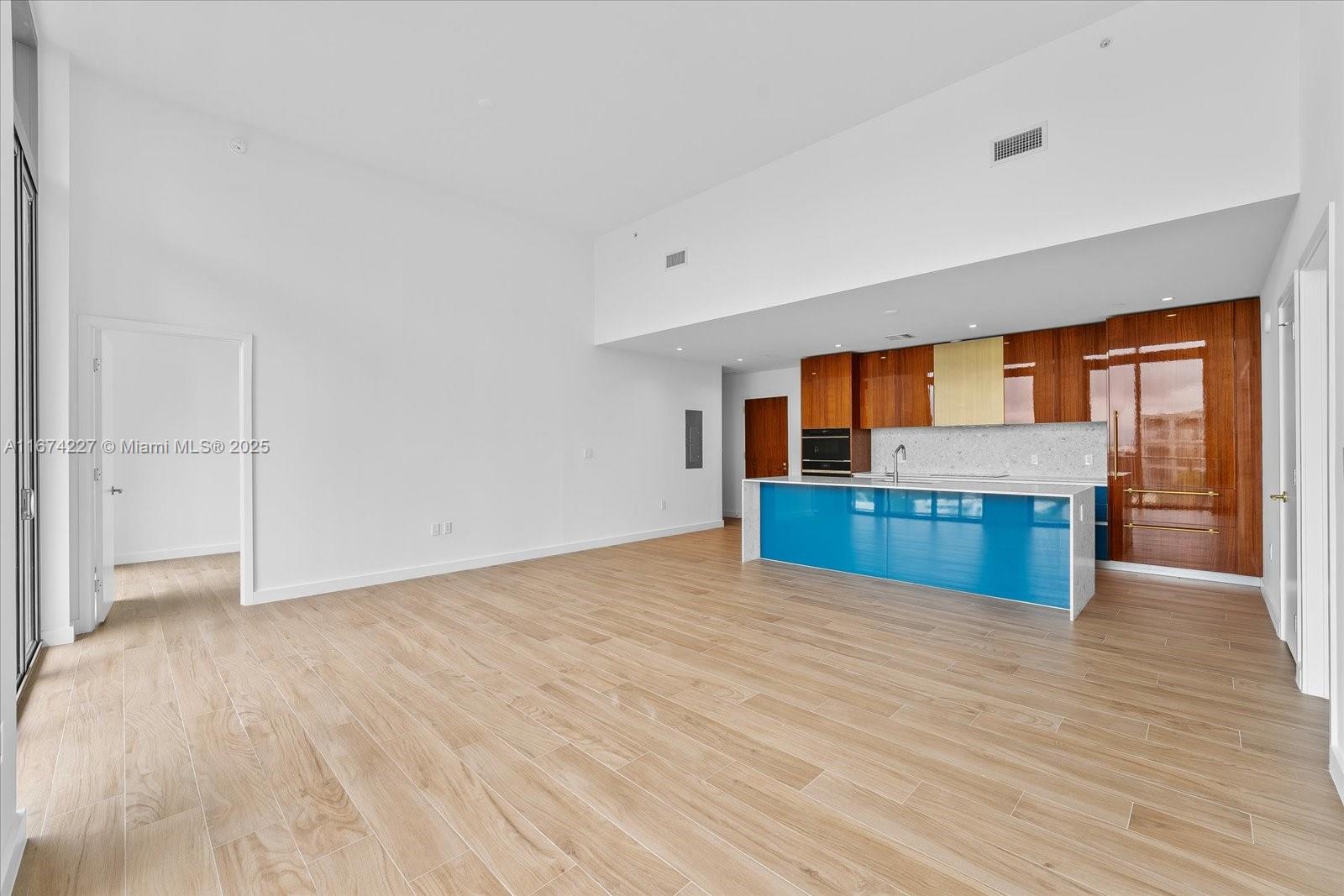 2678 Tigertail Ave # 813