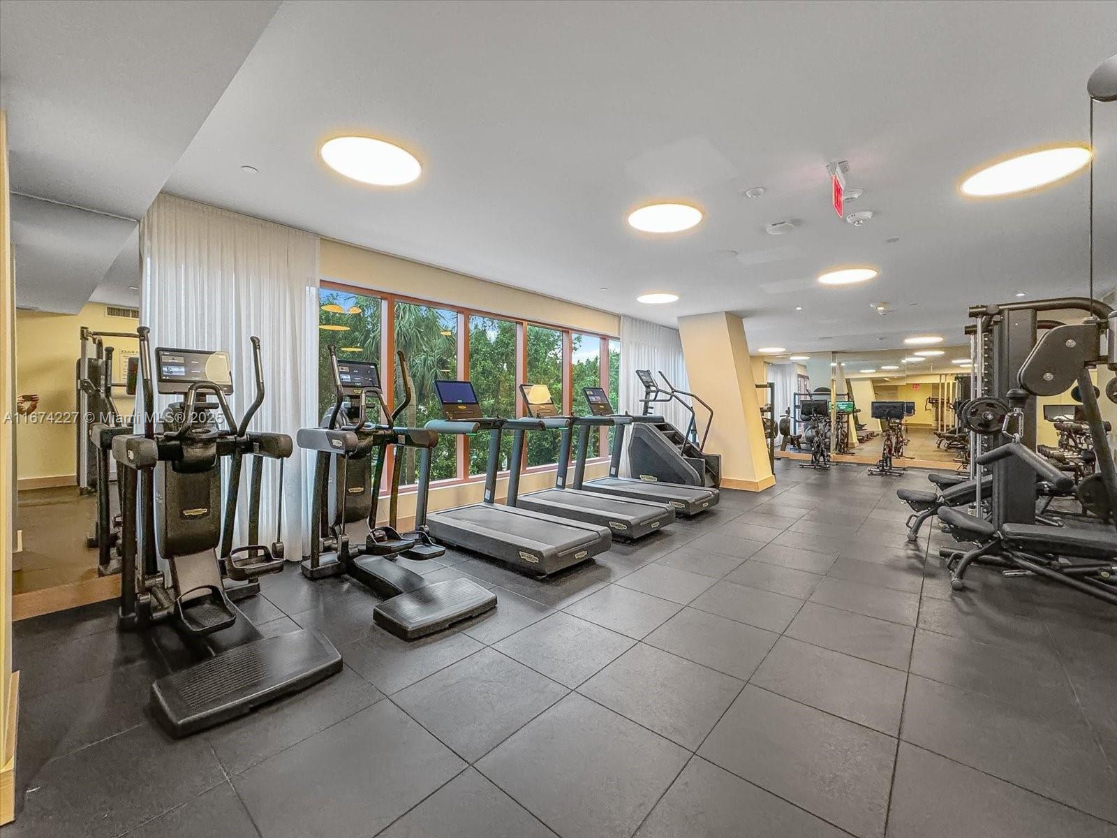 2678 Tigertail Ave # 813