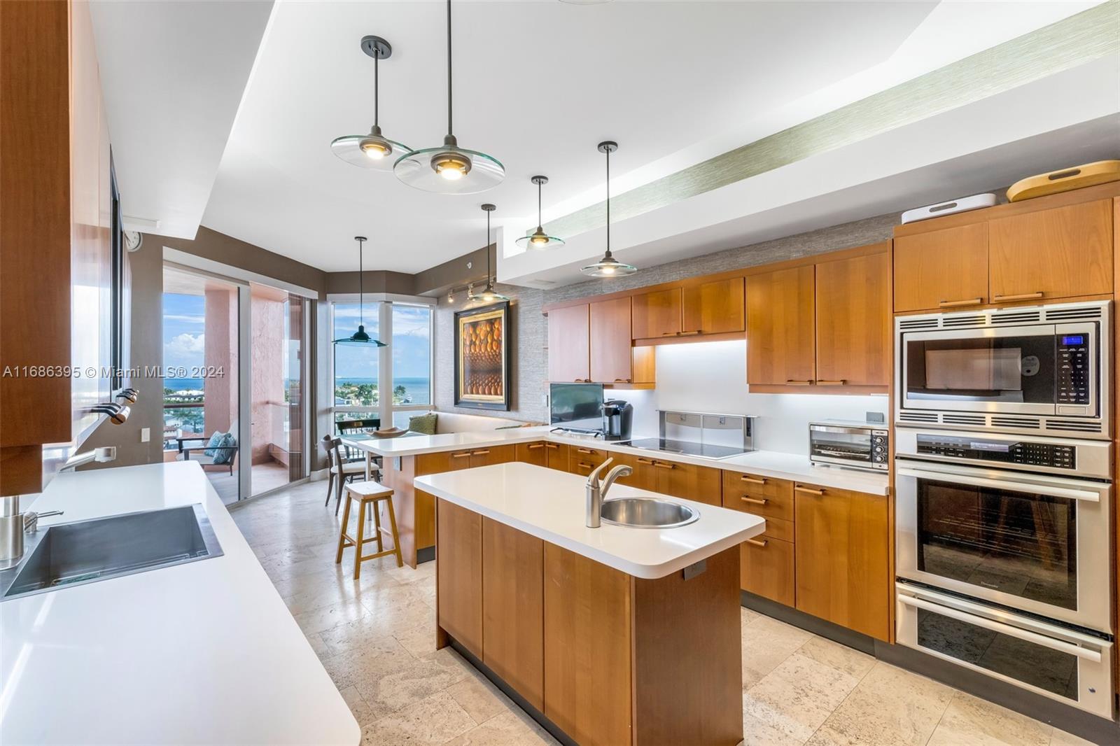 10 Edgewater Dr # 8C