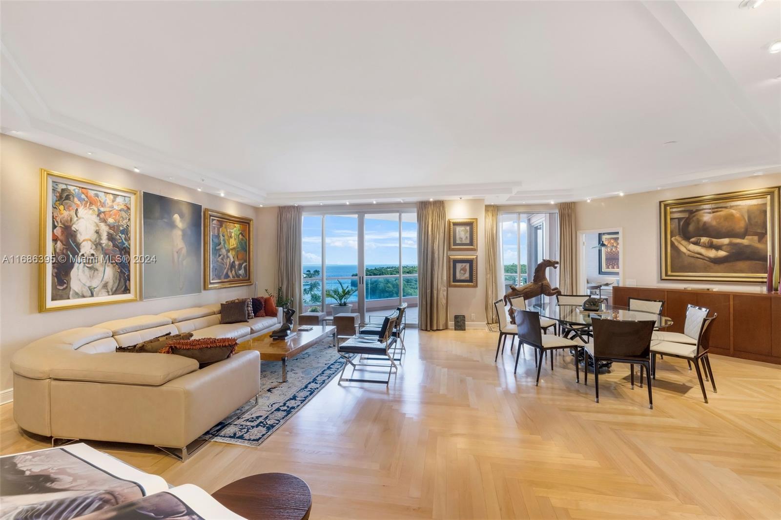 10 Edgewater Dr # 8C