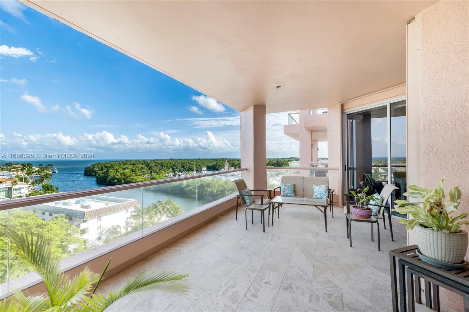 10 Edgewater Dr # 8C