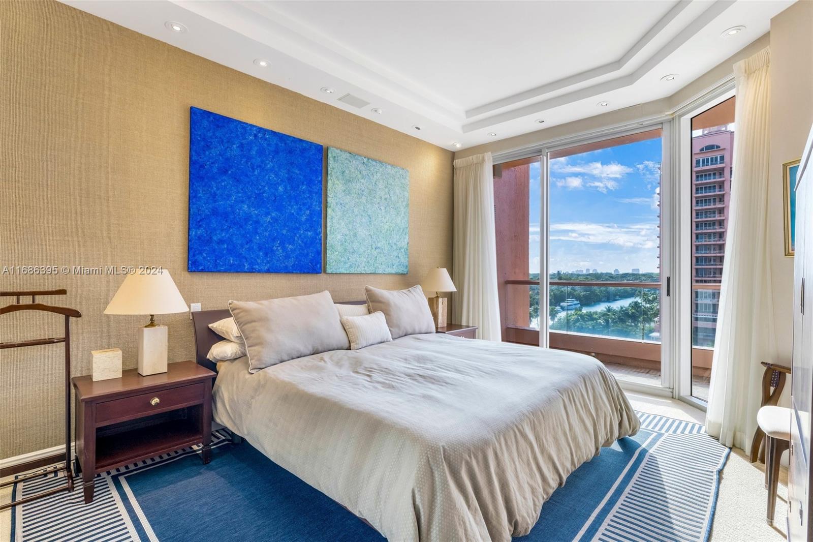 10 Edgewater Dr # 8C