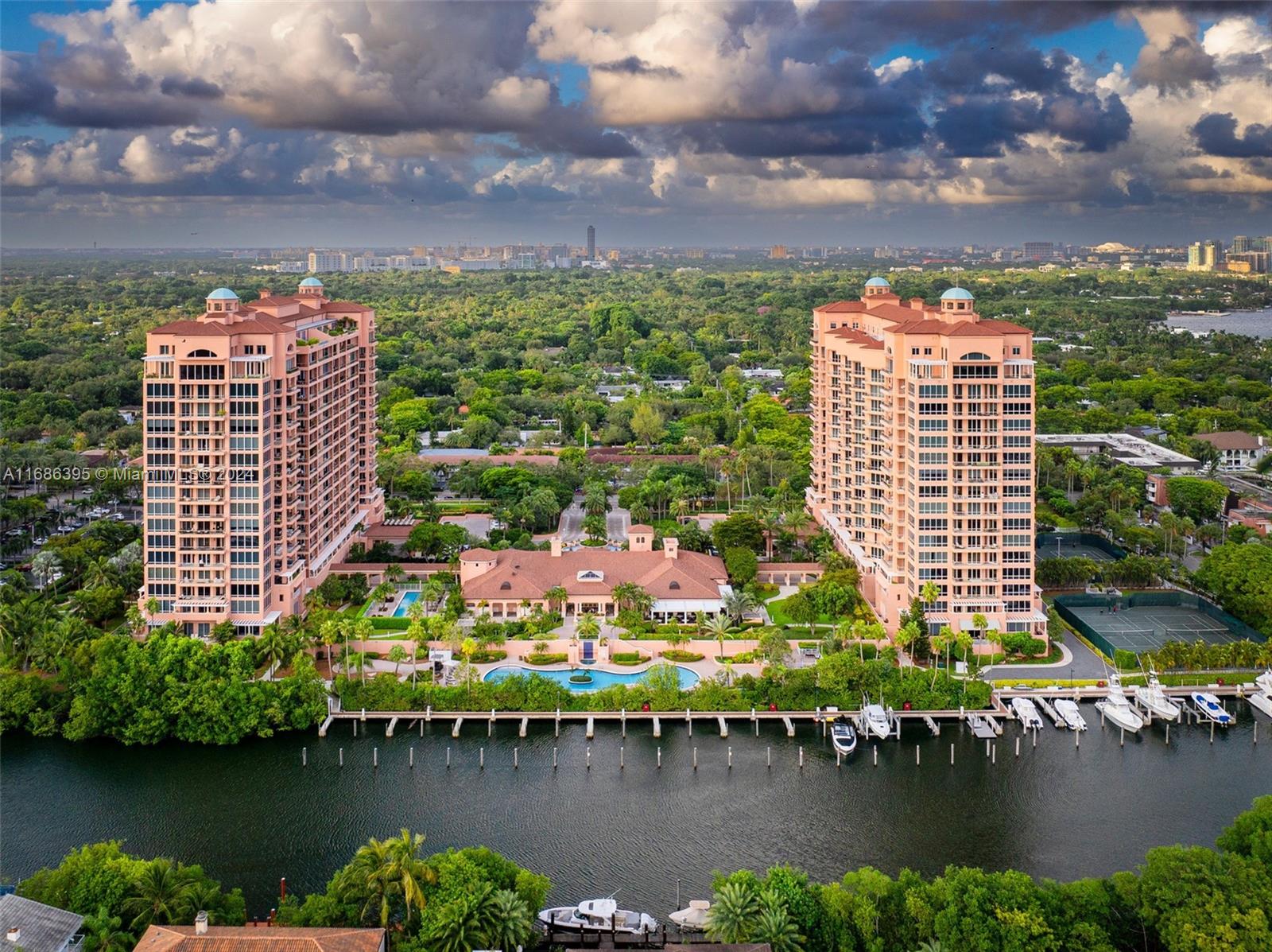 10 Edgewater Dr # 8C