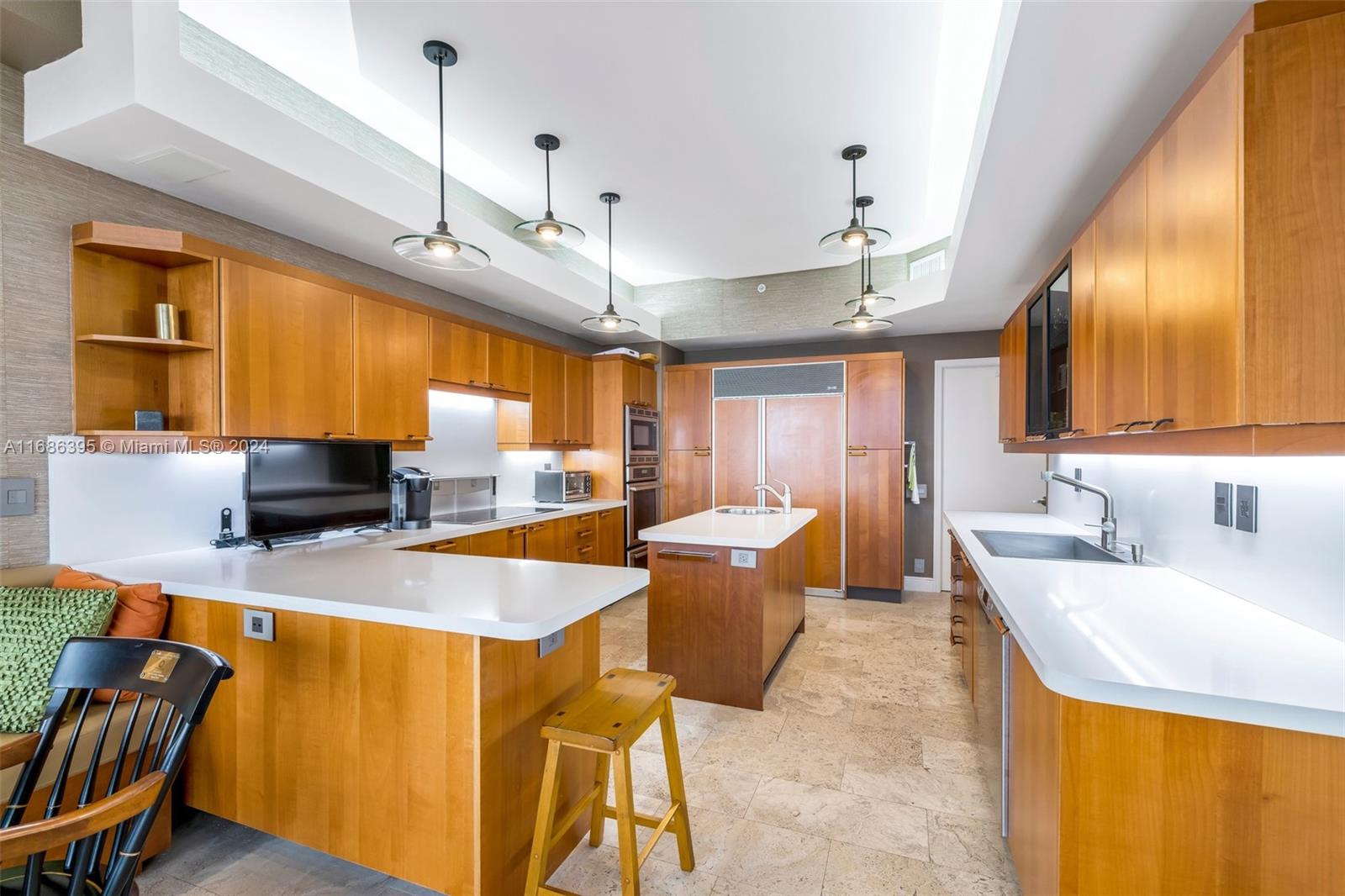 10 Edgewater Dr # 8C