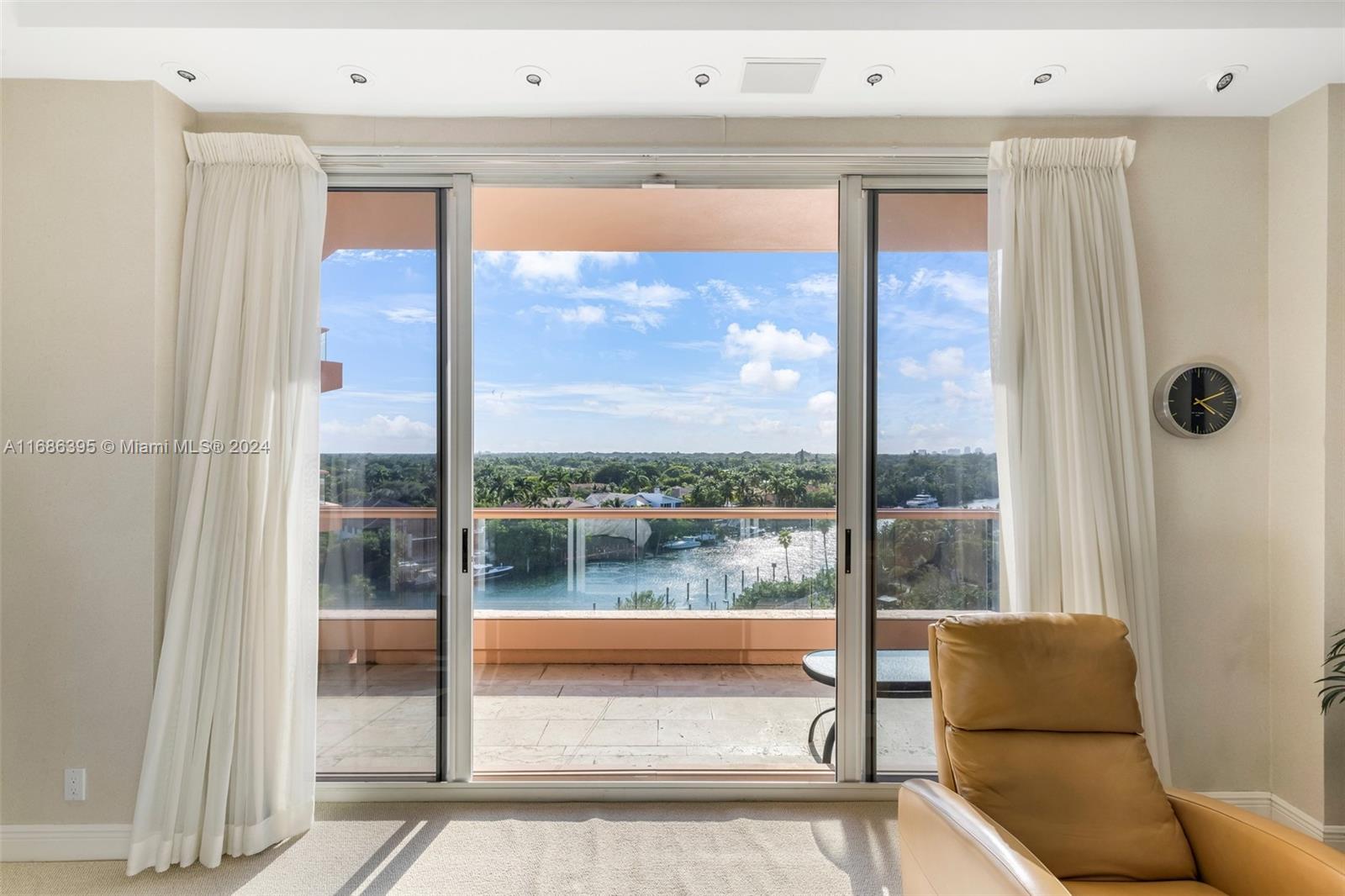 10 Edgewater Dr # 8C