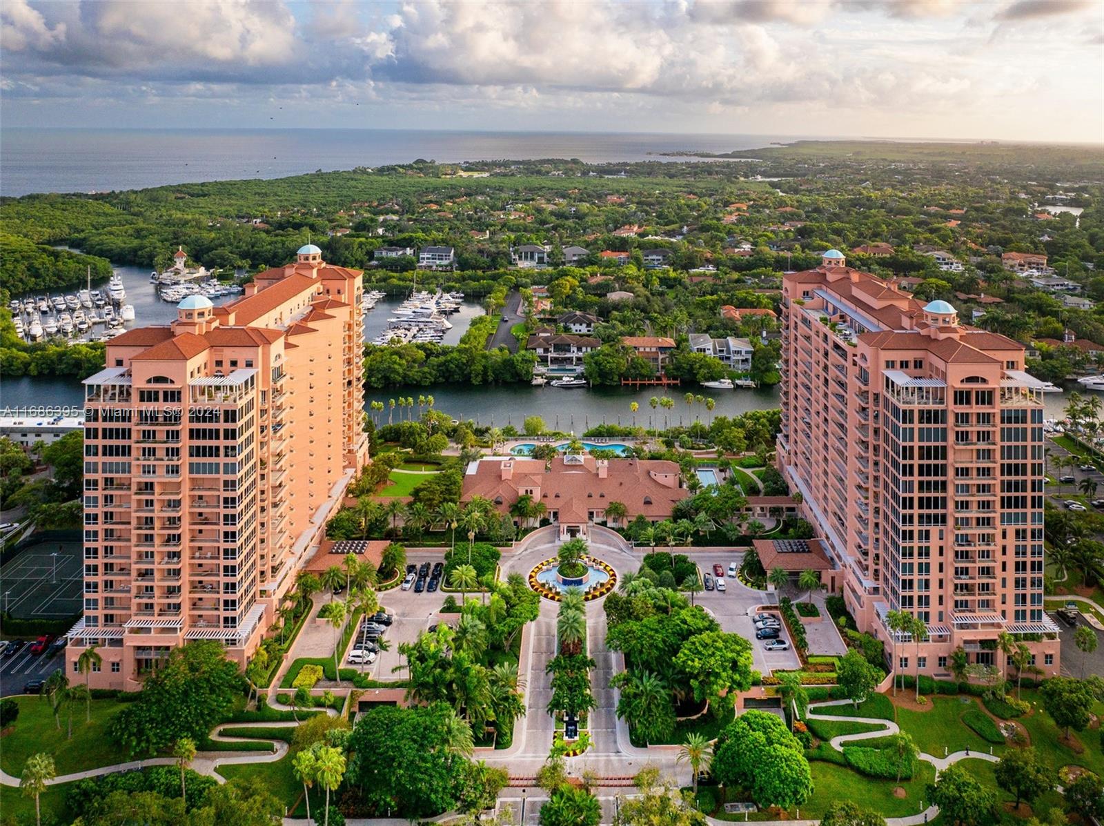 10 Edgewater Dr # 8C