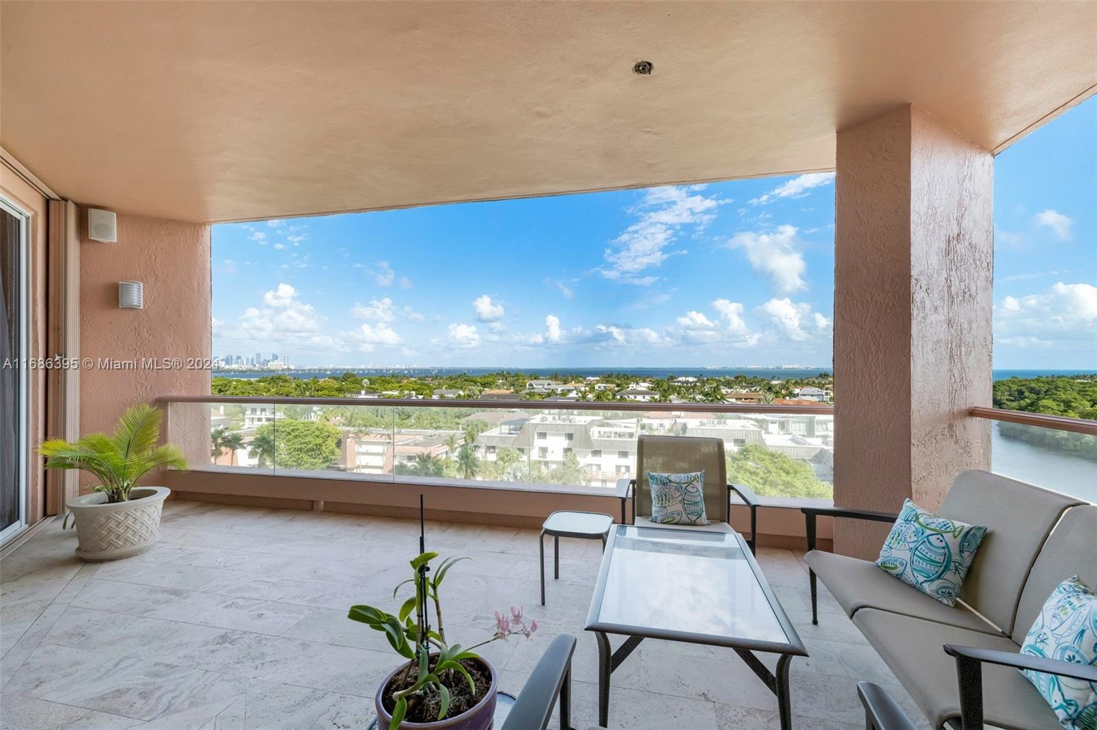 10 Edgewater Dr # 8C
