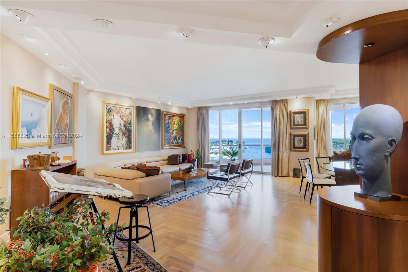 10 Edgewater Dr # 8C