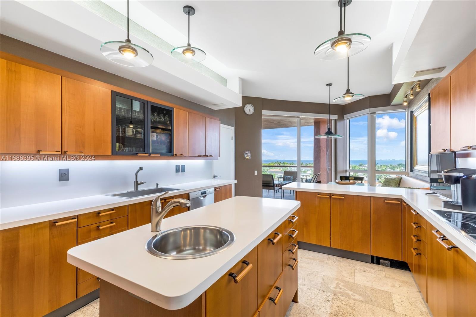 10 Edgewater Dr # 8C
