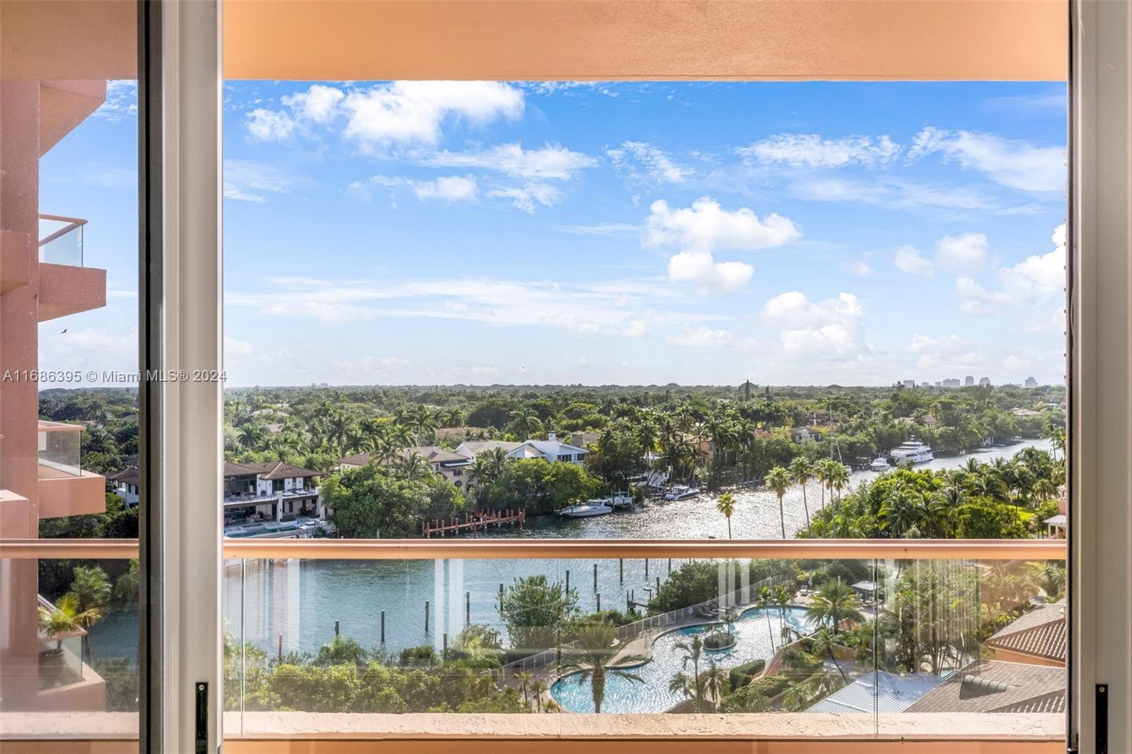 10 Edgewater Dr # 8C