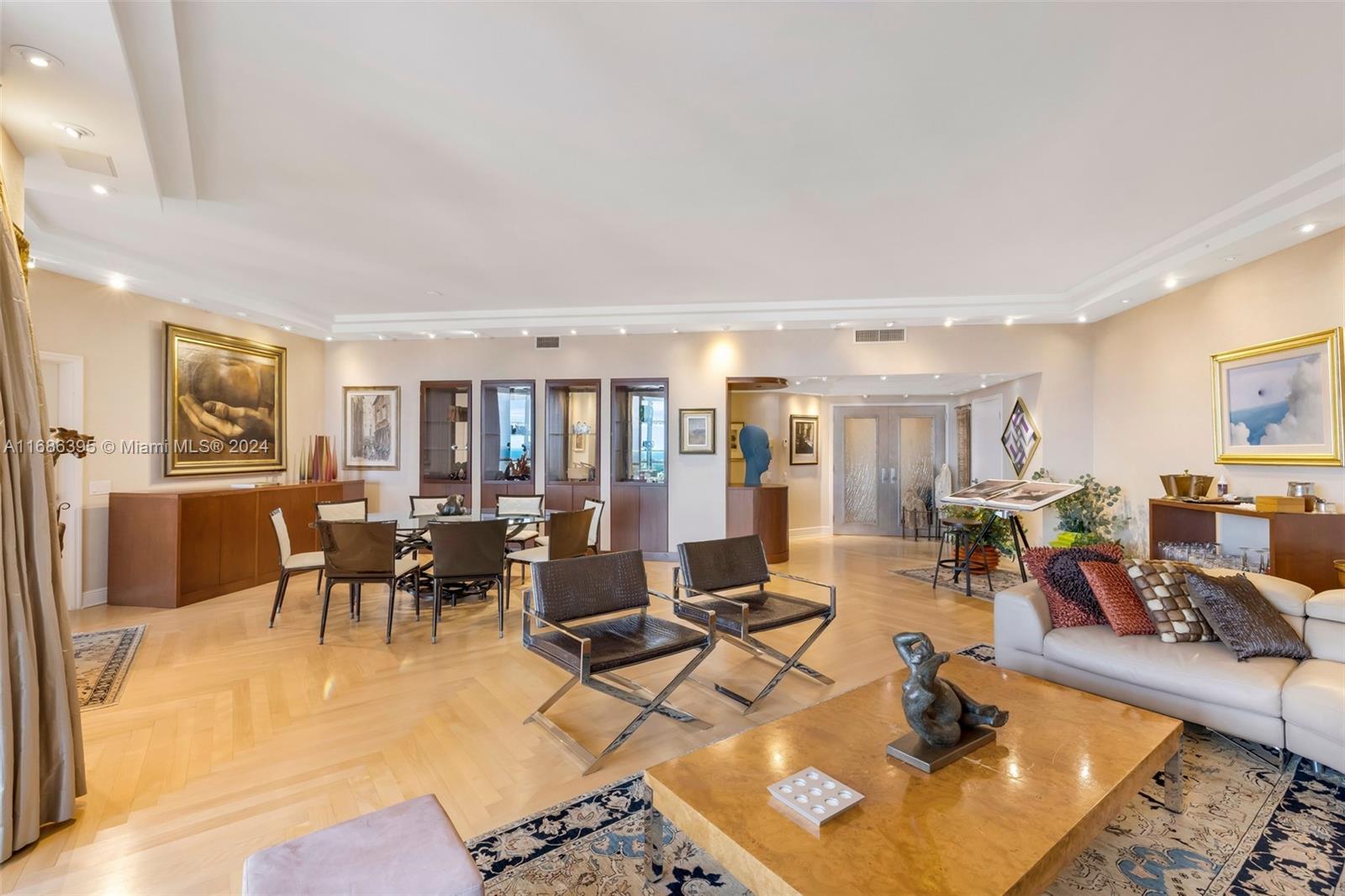10 Edgewater Dr # 8C