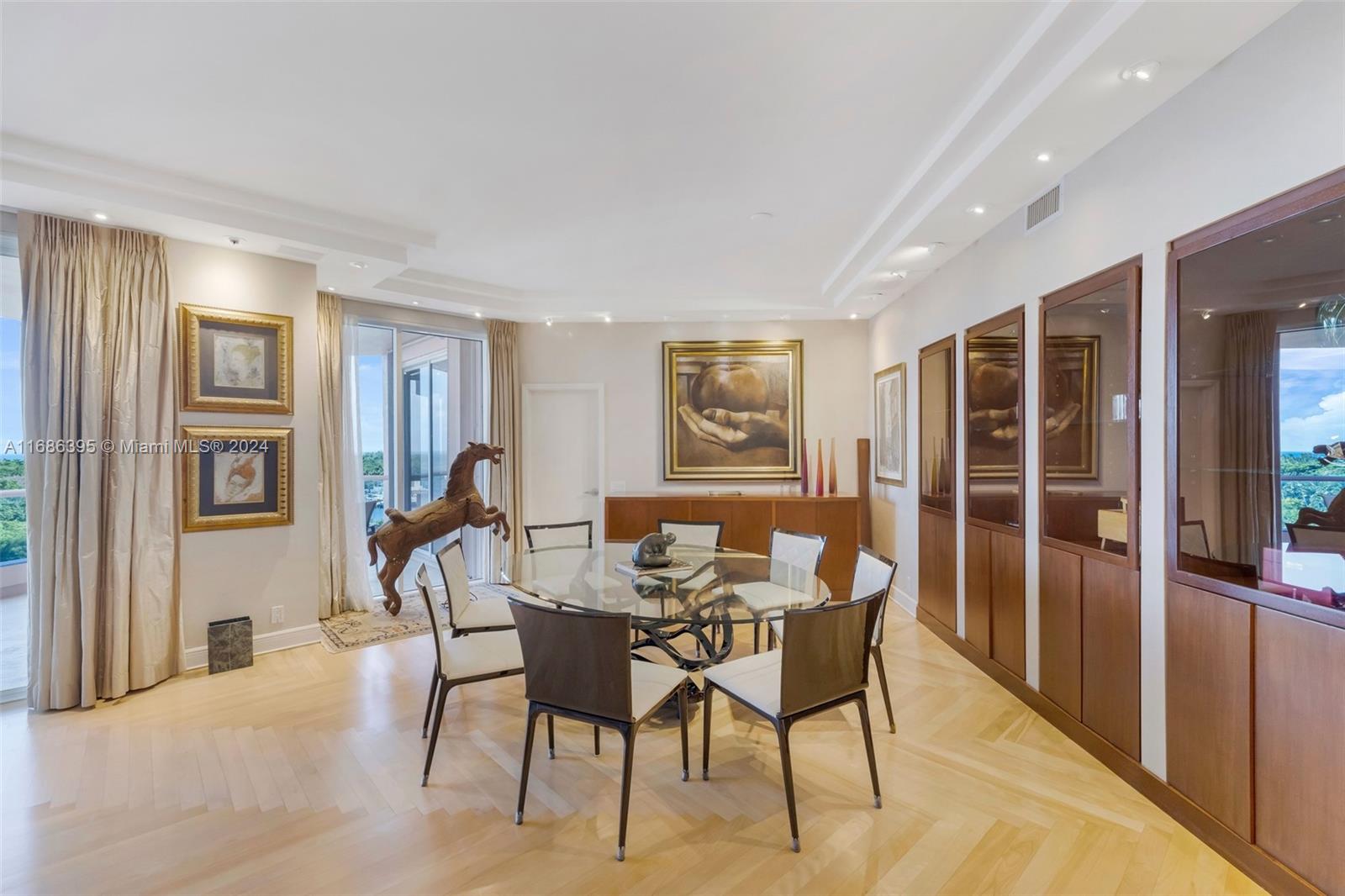 10 Edgewater Dr # 8C