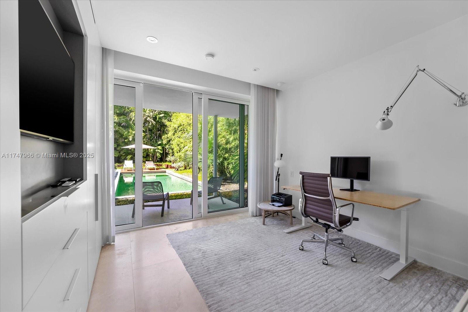 135 W Sunrise Ave