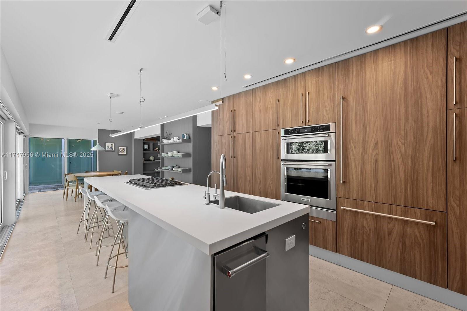 135 W Sunrise Ave