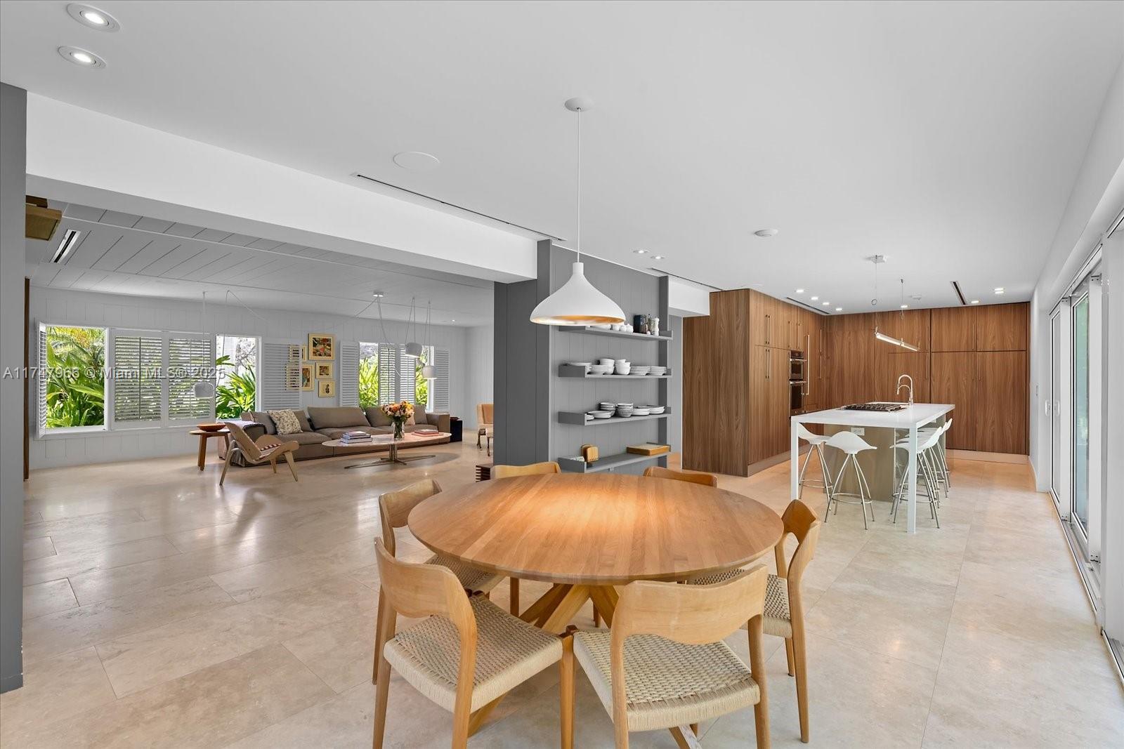 135 W Sunrise Ave