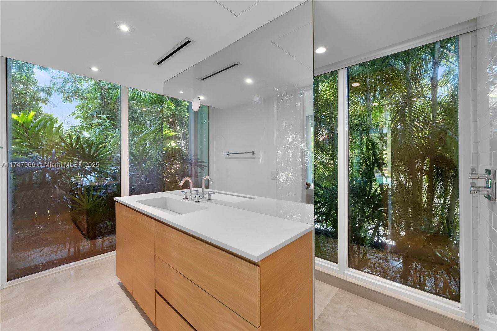 135 W Sunrise Ave