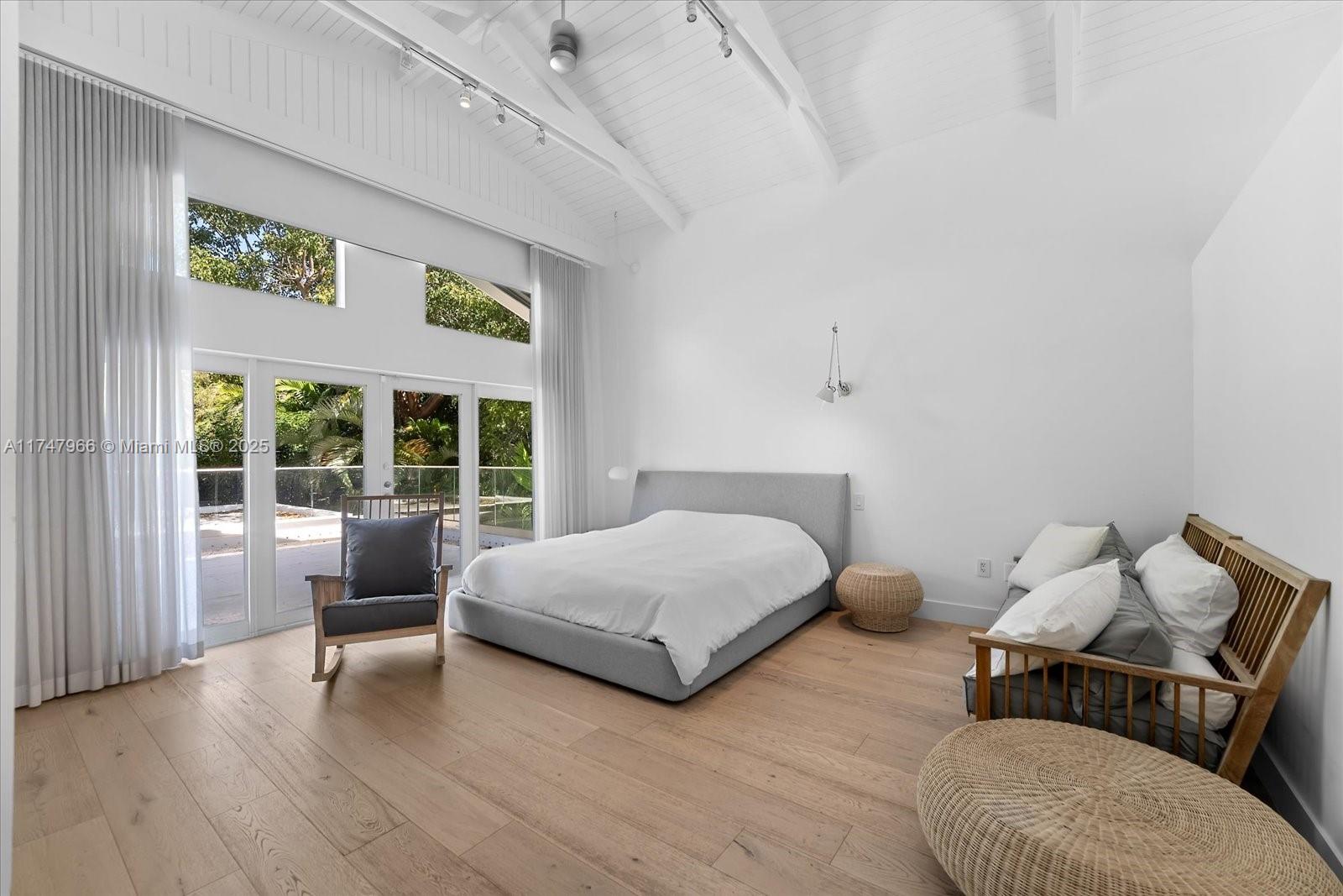 135 W Sunrise Ave