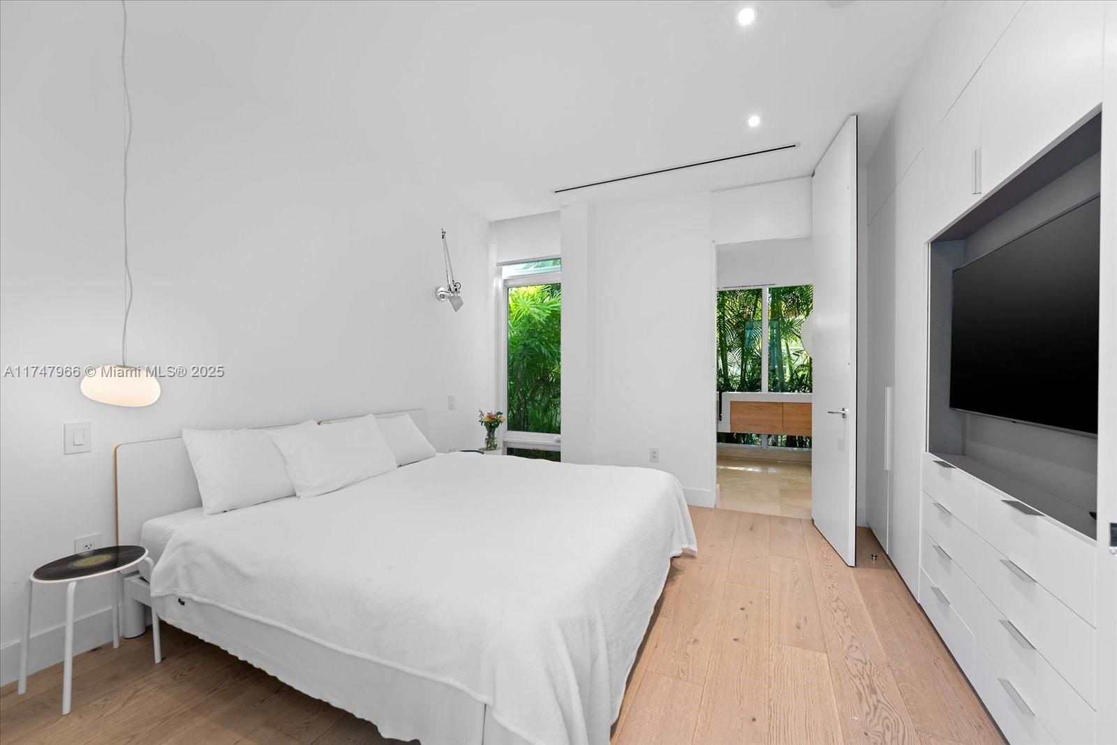 135 W Sunrise Ave