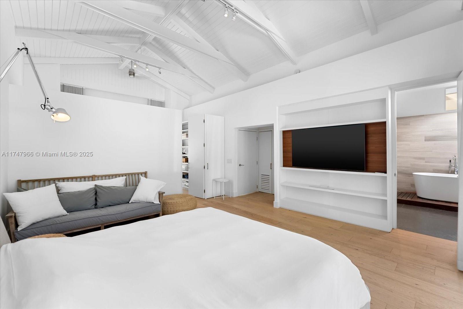 135 W Sunrise Ave