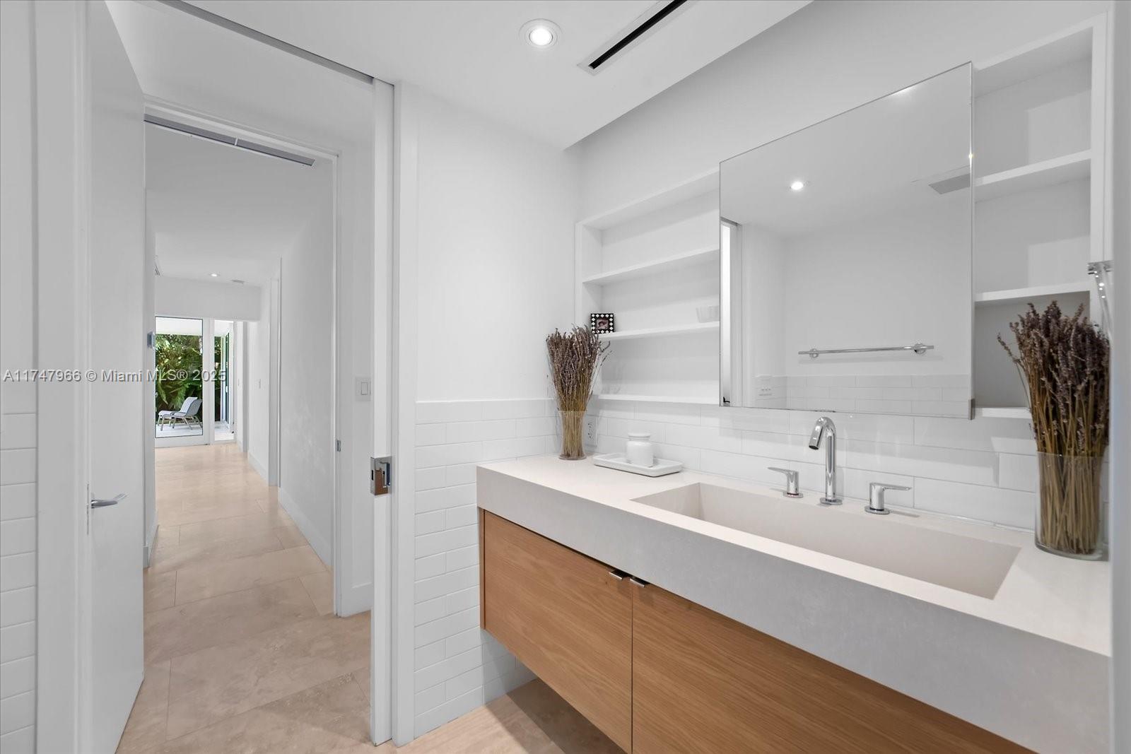 135 W Sunrise Ave