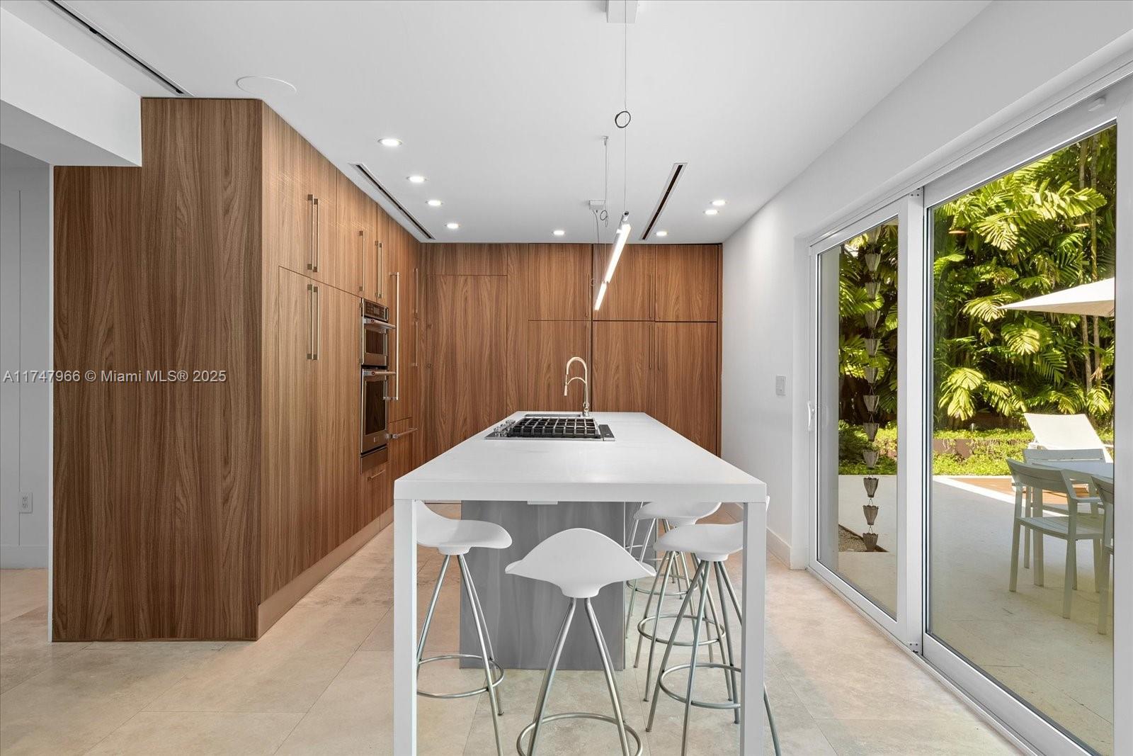 135 W Sunrise Ave