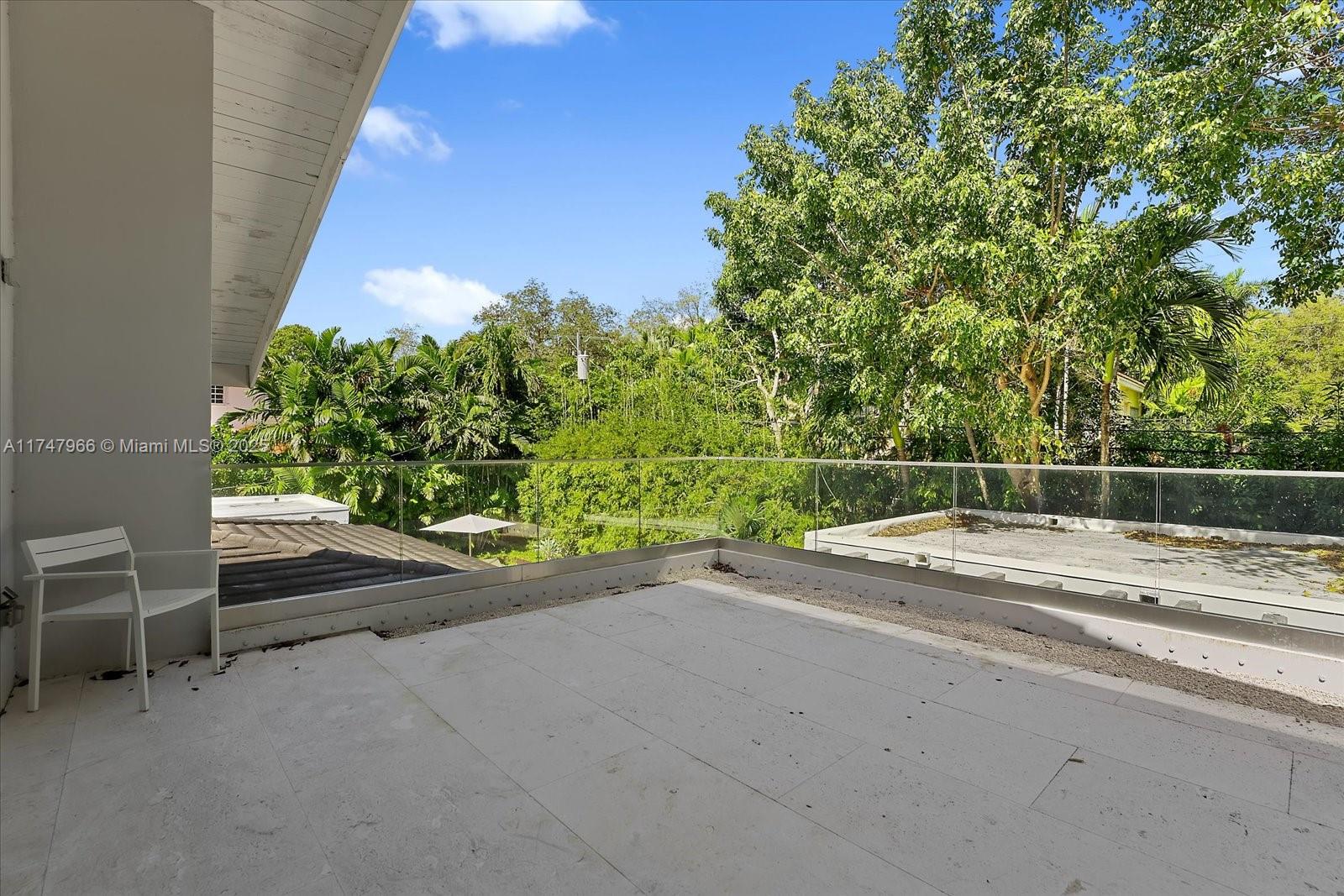 135 W Sunrise Ave