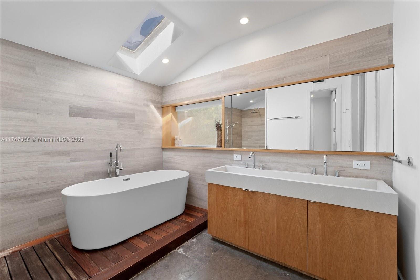 135 W Sunrise Ave