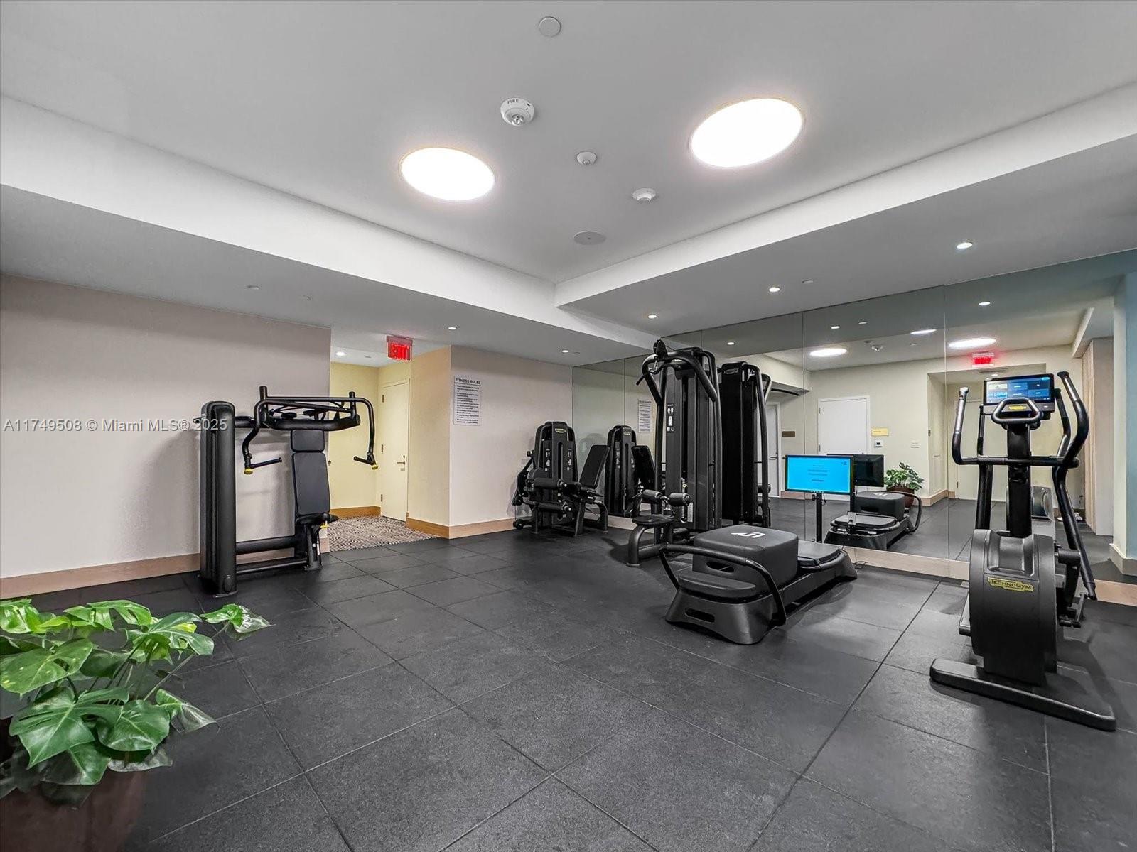 2678 Tigertail Ave # 204