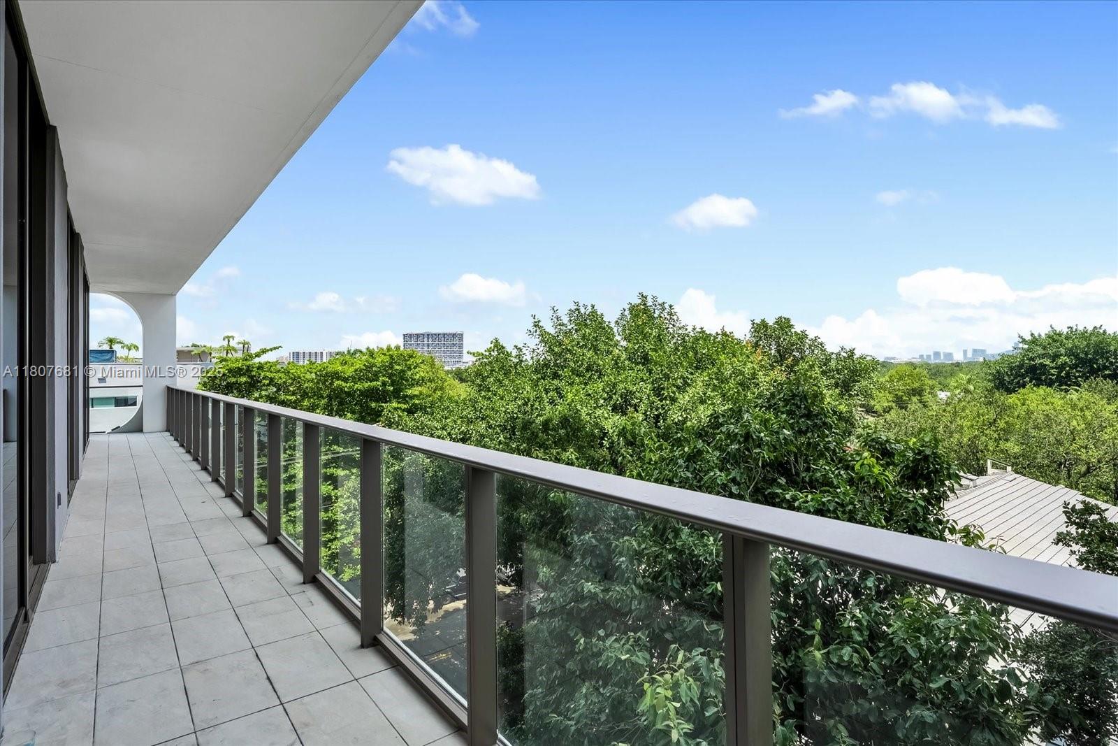 2678 Tigertail Ave # 402