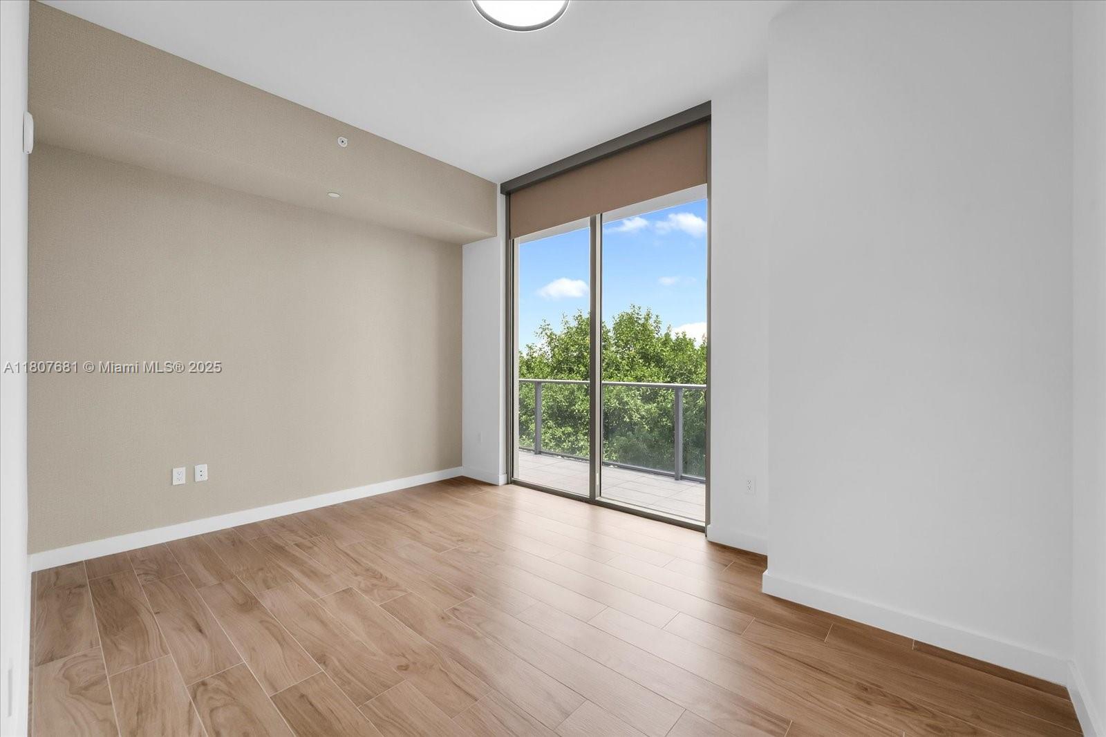 2678 Tigertail Ave # 402