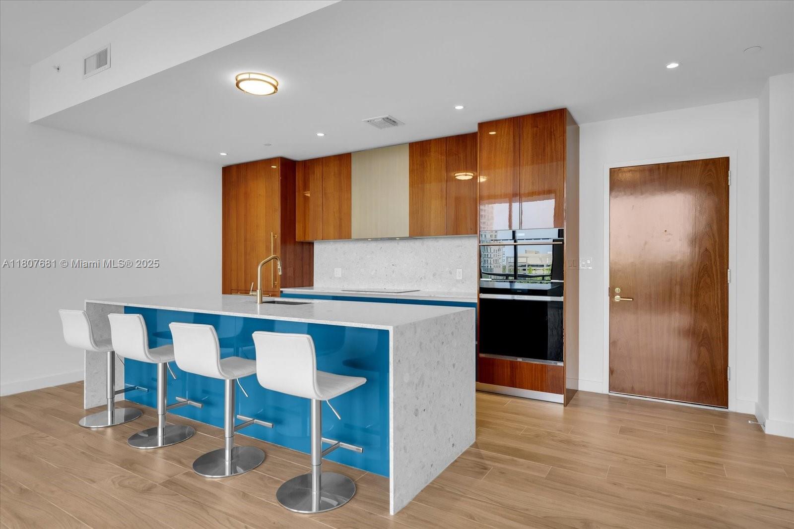 2678 Tigertail Ave # 402