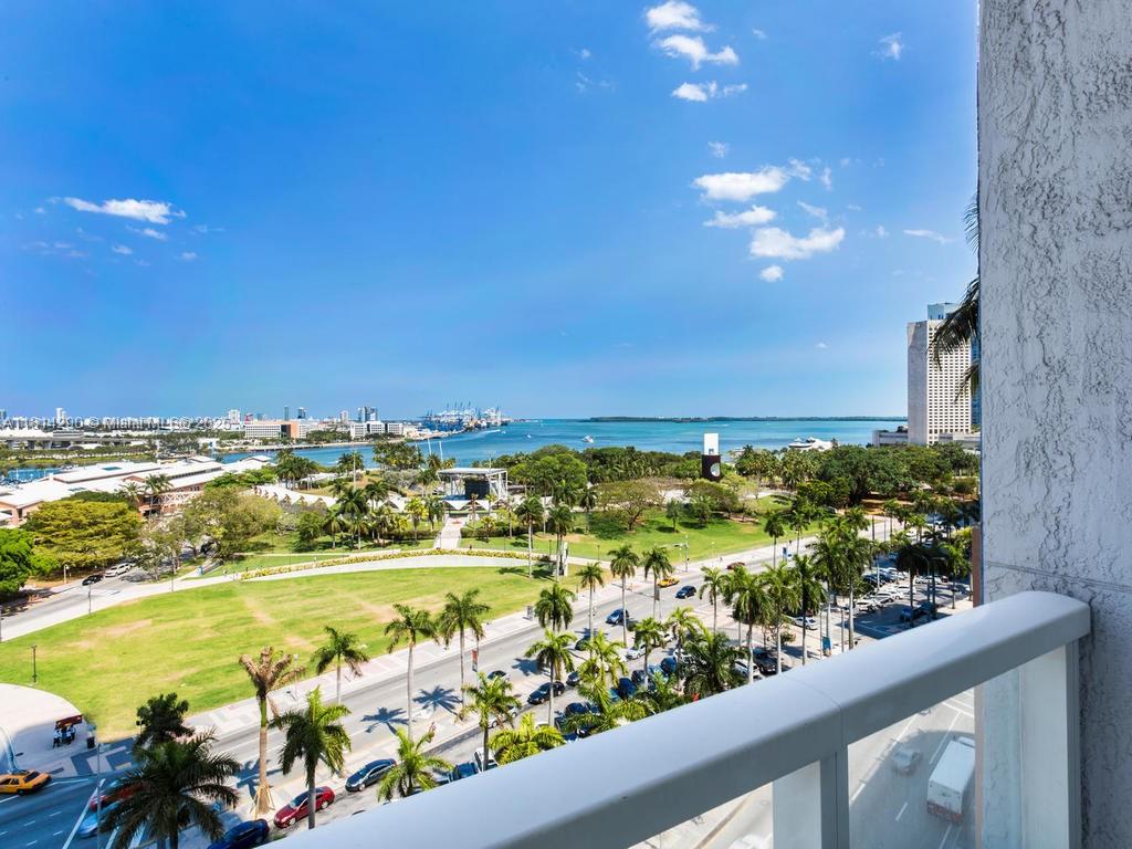 244 Biscayne Blvd # 2002