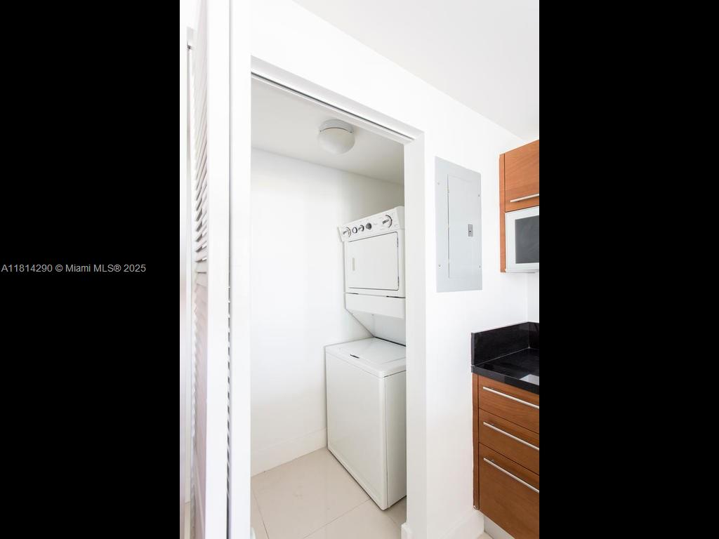 244 Biscayne Blvd # 2002