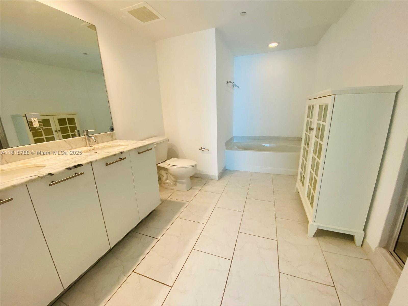 950 Brickell Bay Dr # 2706