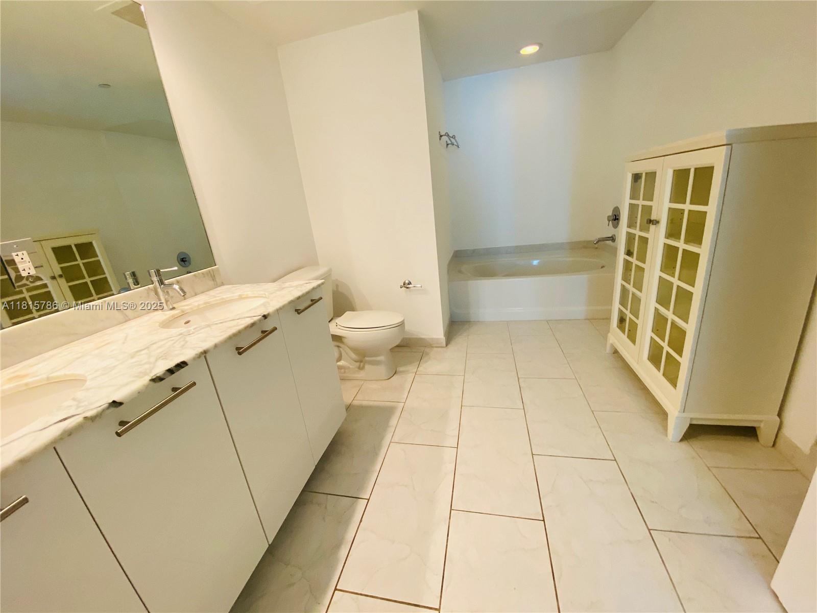 950 Brickell Bay Dr # 2706