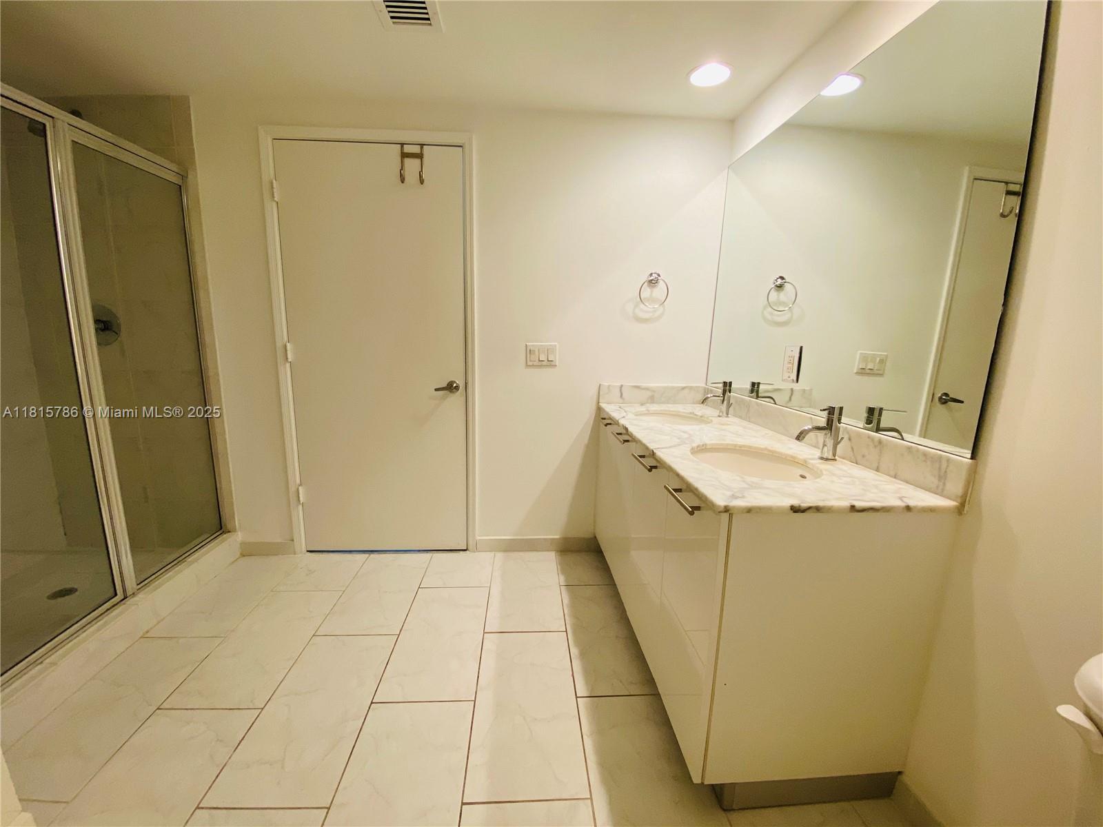 950 Brickell Bay Dr # 2706