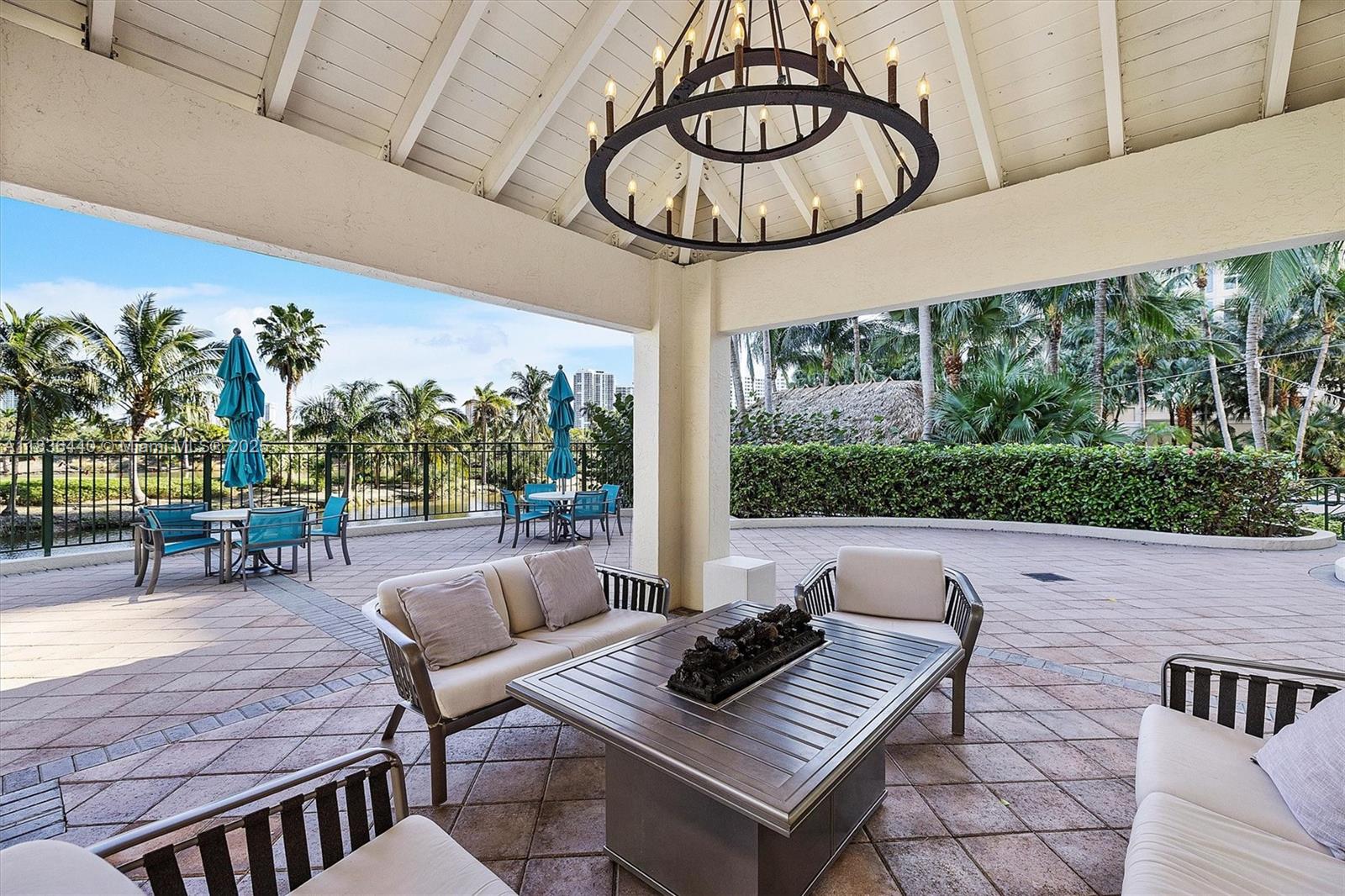 19501 W Country Club Dr # 912