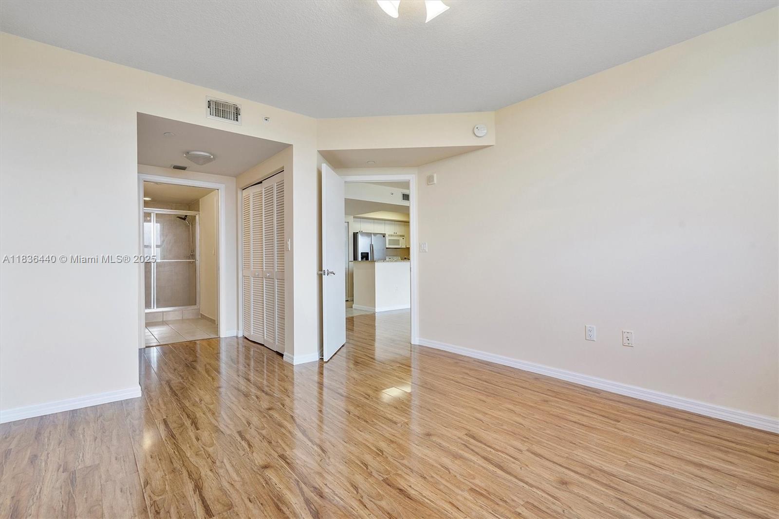 19501 W Country Club Dr # 912