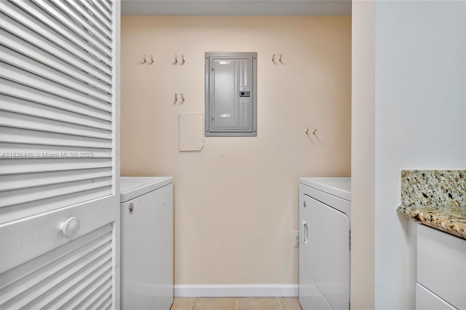 19501 W Country Club Dr # 912