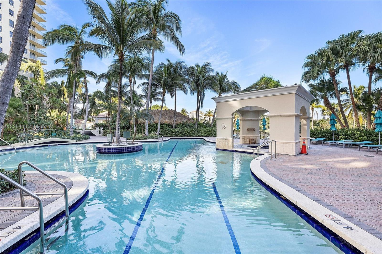 19501 W Country Club Dr # 912