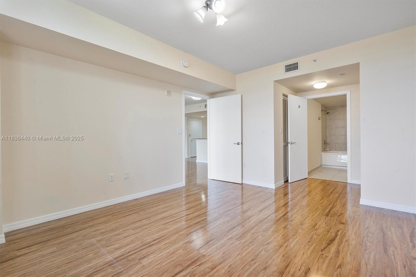 19501 W Country Club Dr # 912