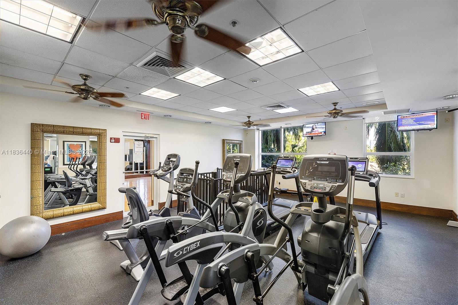 19501 W Country Club Dr # 912