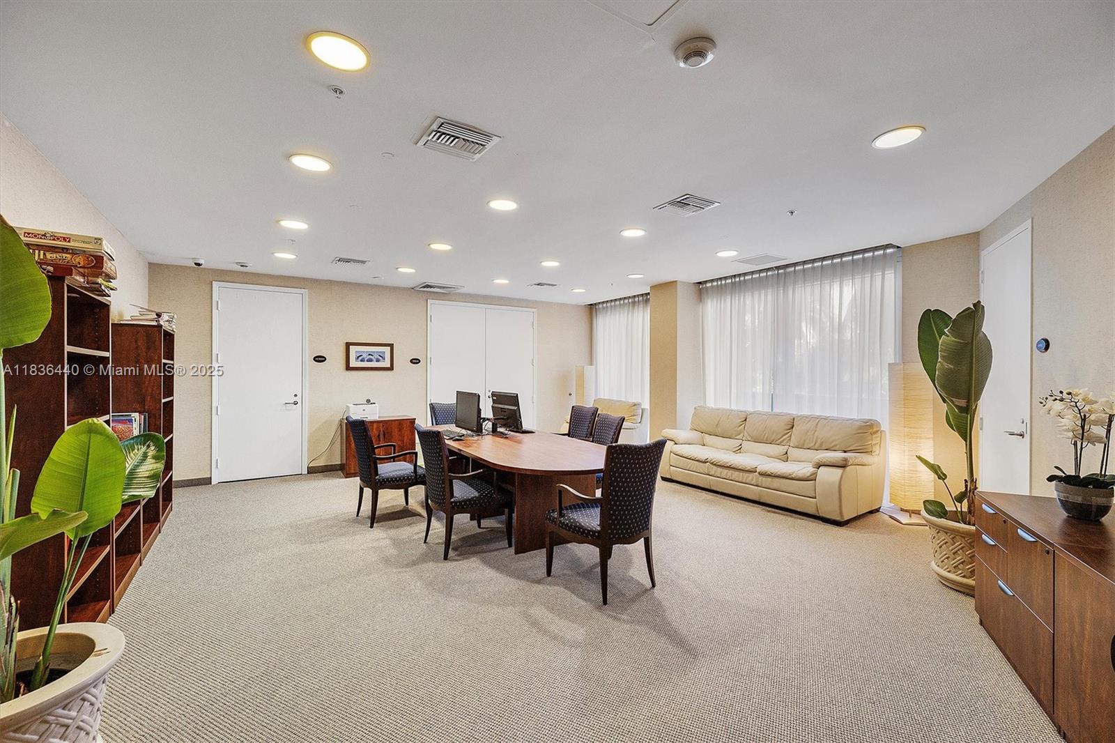 19501 W Country Club Dr # 912