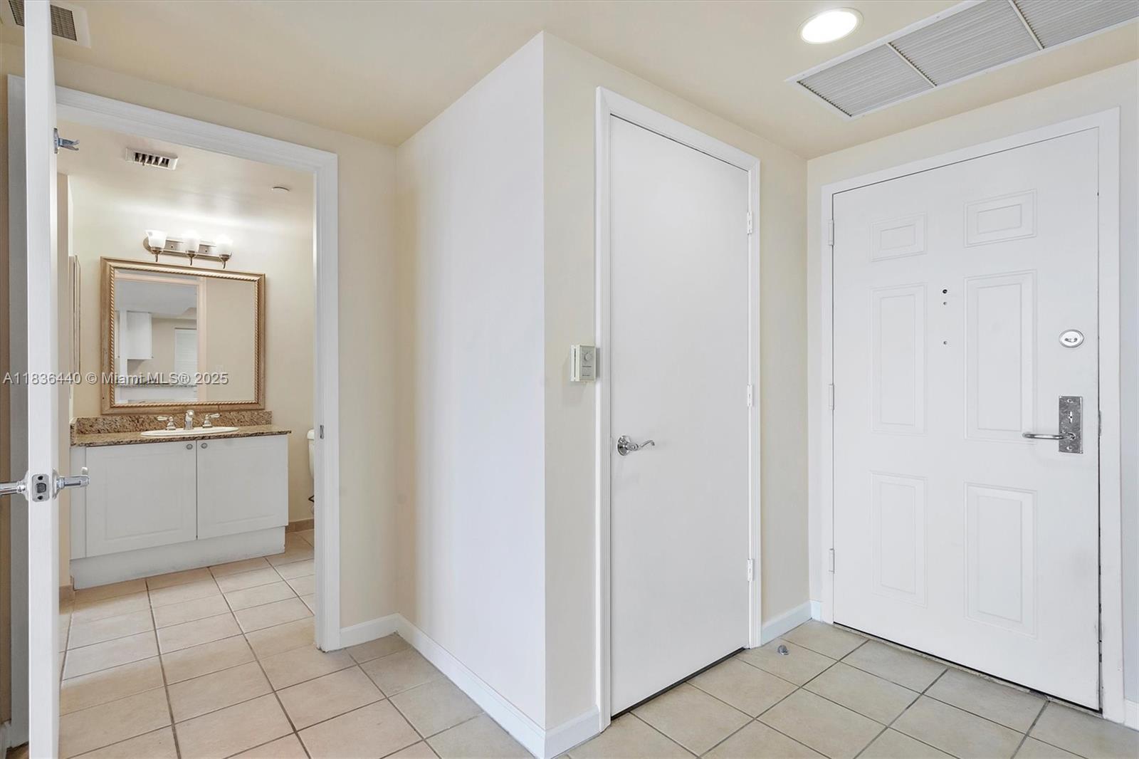 19501 W Country Club Dr # 912