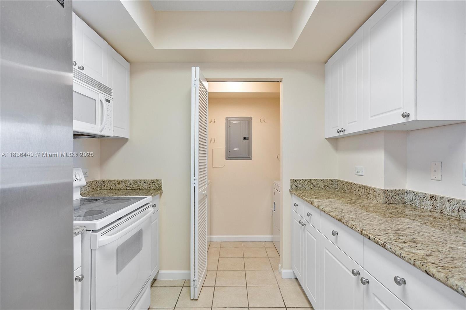 19501 W Country Club Dr # 912