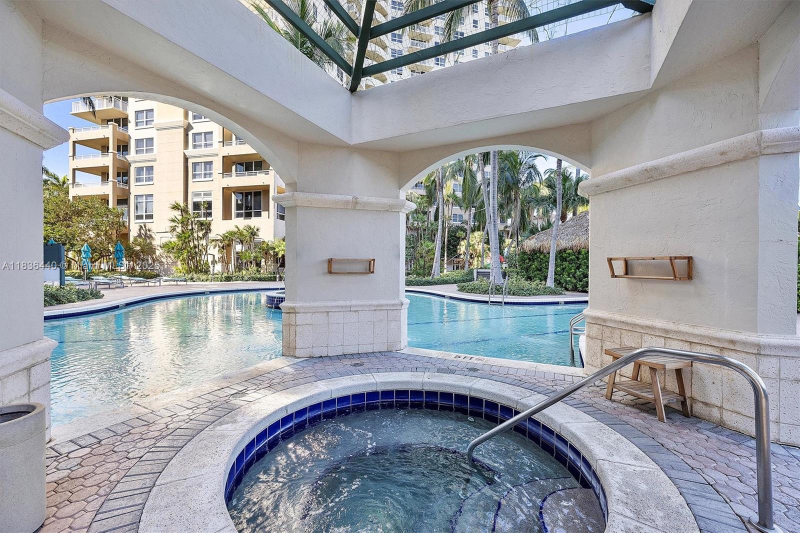 19501 W Country Club Dr # 912