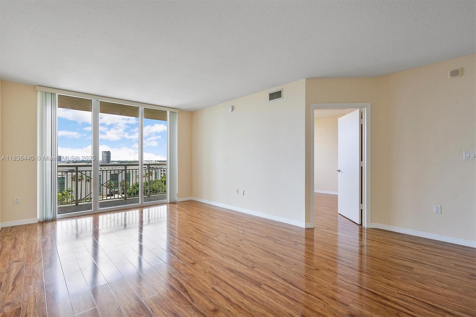 19501 W Country Club Dr # 912