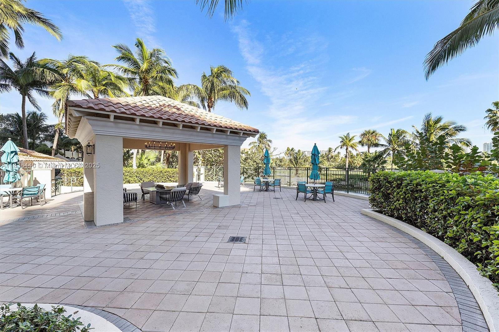 19501 W Country Club Dr # 912