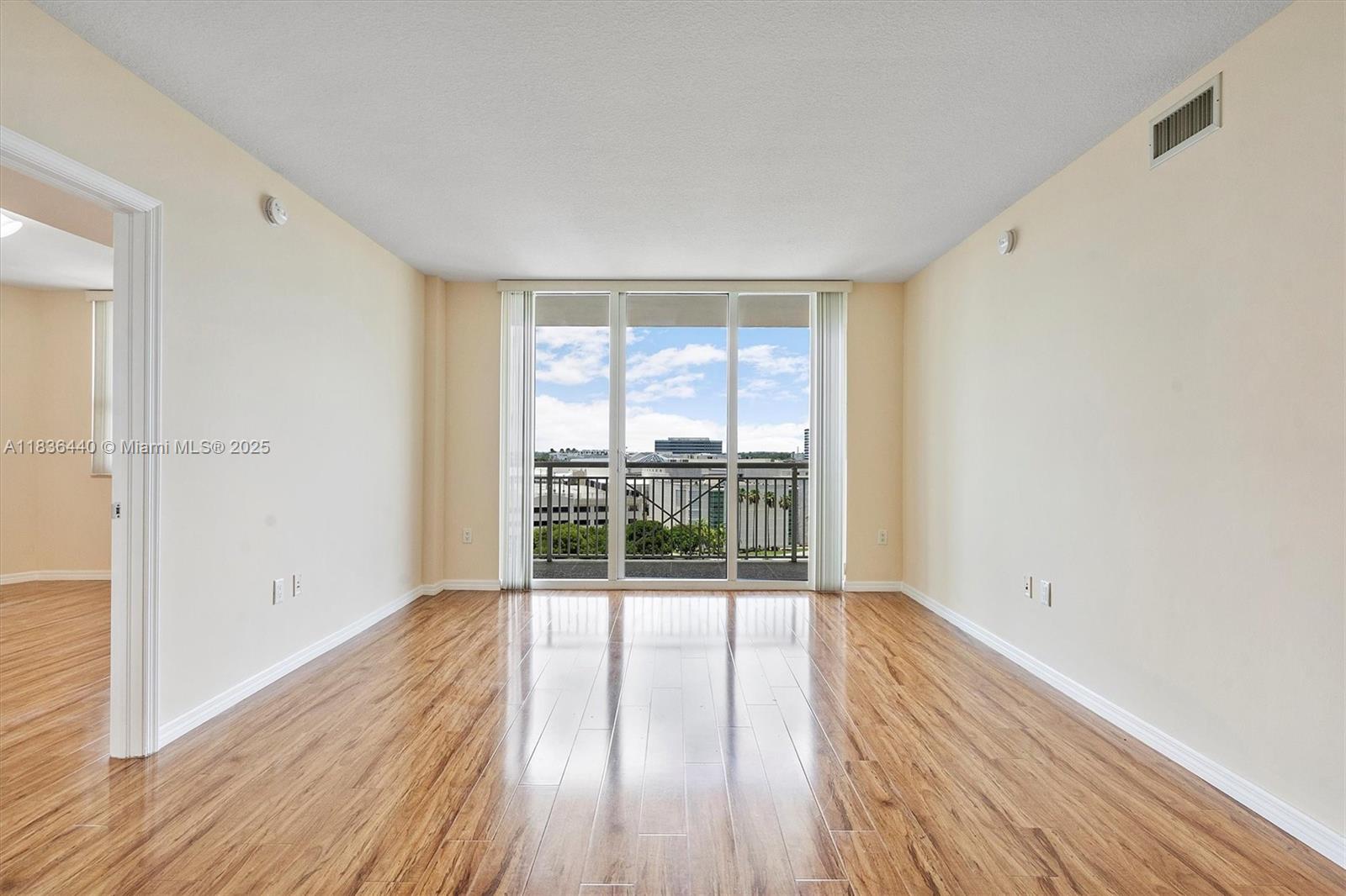 19501 W Country Club Dr # 912